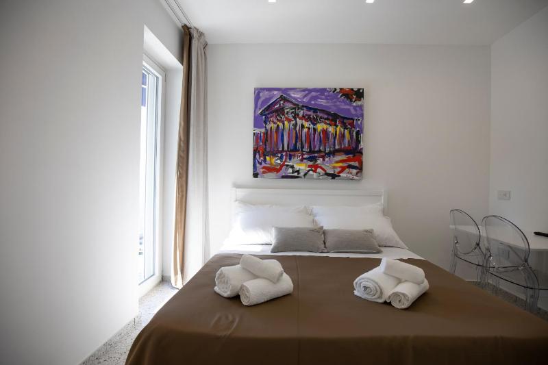 Deluxe Double Room with Balcony and Sea View image 4