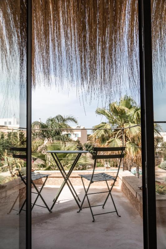 Double Room with Balcony image 3
