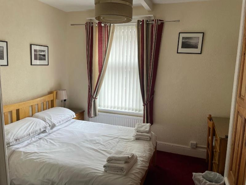 Robyn's Guest House Room Only - image 9