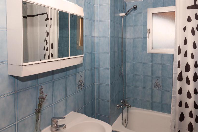 One-Bedroom Apartment with Sea View image 2