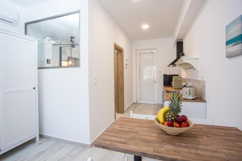 One-Bedroom Apartment image 1