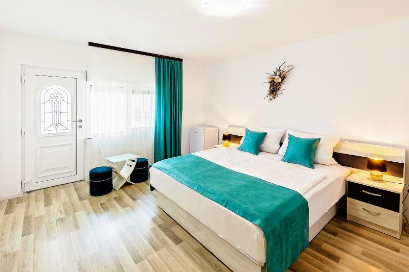 Superior Double Room image 2