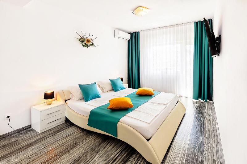 Double Room with Private External Bathroom image 2