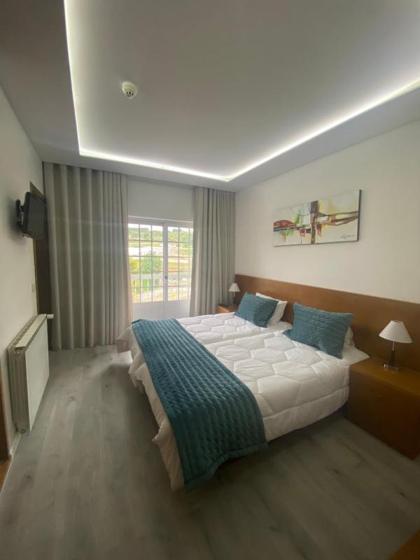 Twin Room with Balcony image 2