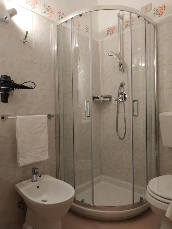 Large Double Room image 2
