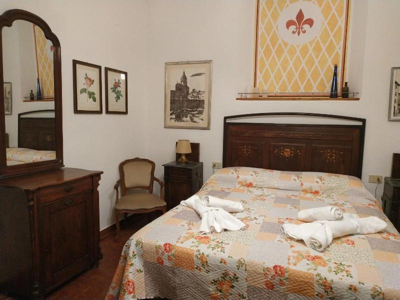 Large Double Room image 3
