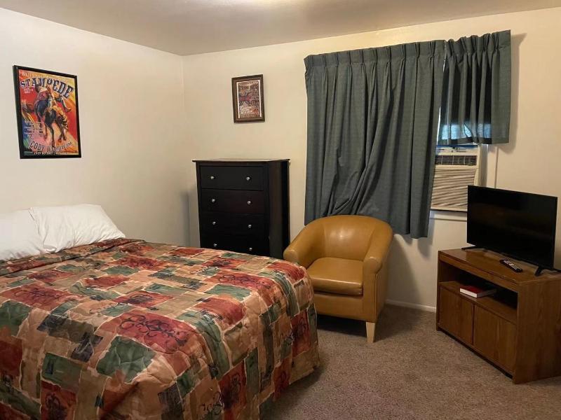 Queen Suite image 2
