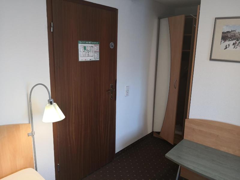 Standard Single Room image 2
