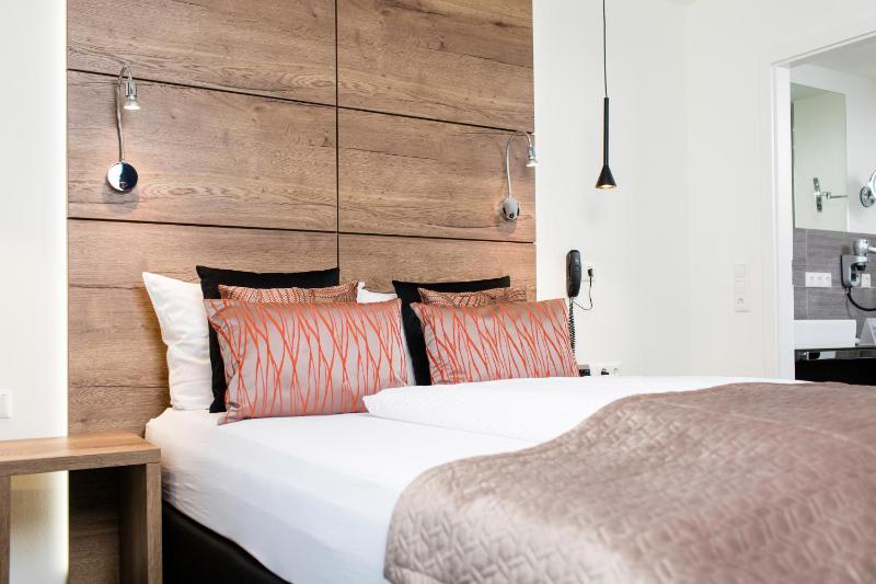 Double Room image 4