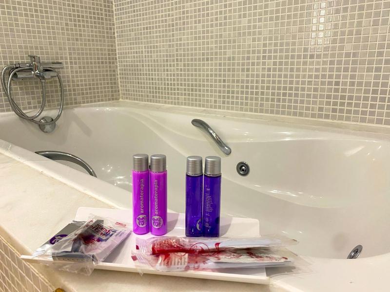 Suite with Spa Bath image 3