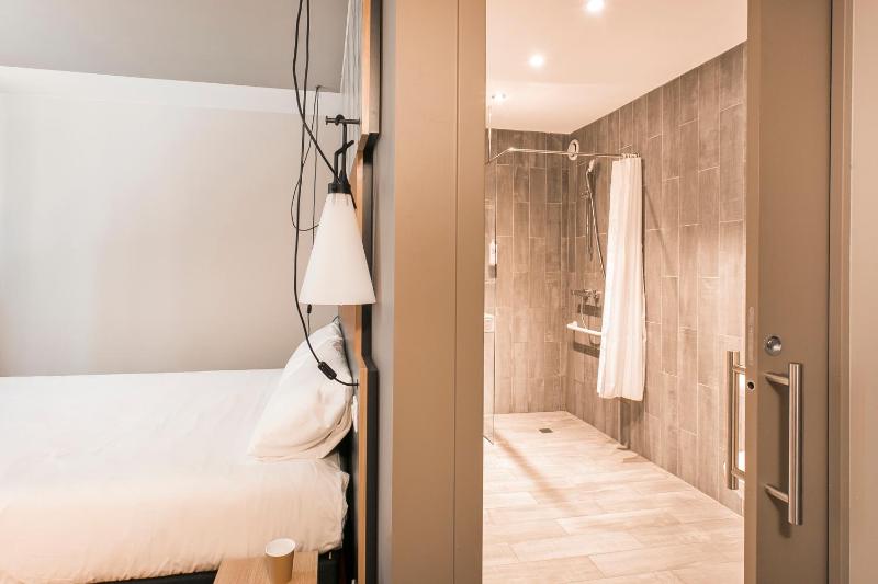 Standard Double Room image 2