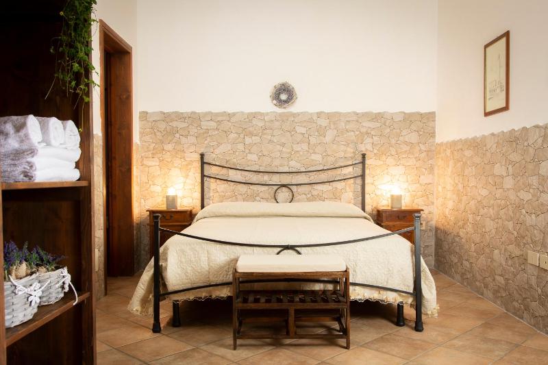Basic Triple Room image 1