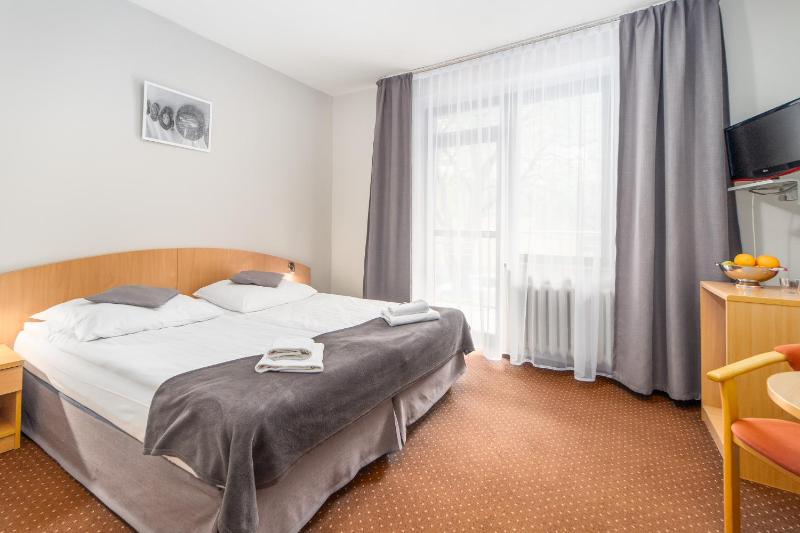 Standard Twin Room image 1
