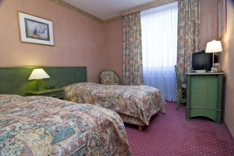 Standard Double Room image 2