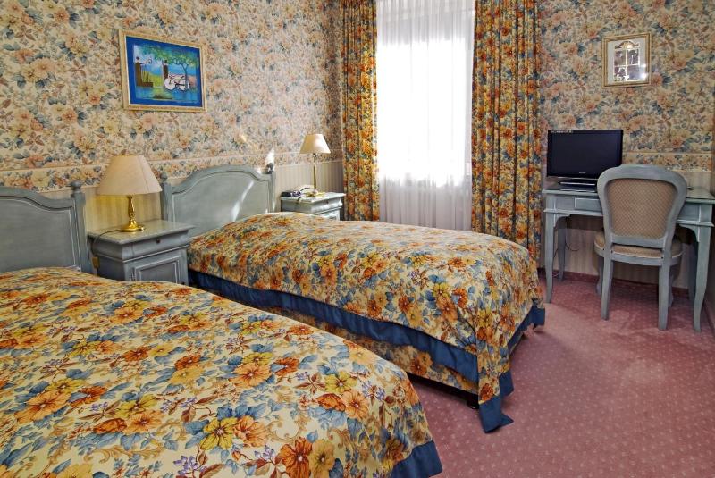 Standard Double Room image 3