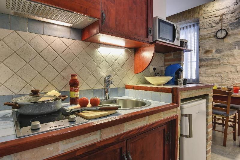 One-Bedroom Apartment image 3