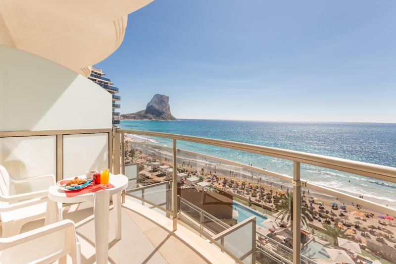 Triple Room with Sea View image 3