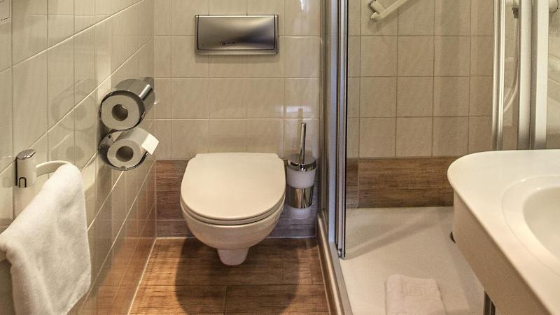 Budget Single Room image 4