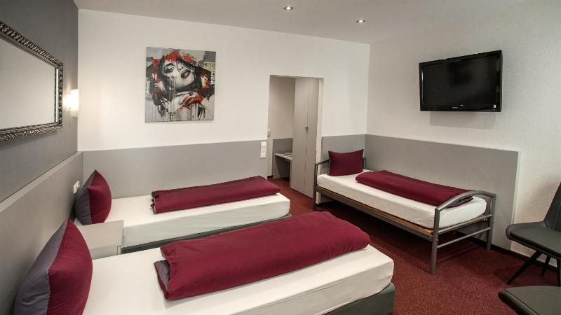 Classic Triple Room image 2
