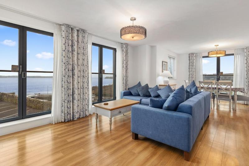 Apartment 8 Waterstone House - Luxury Apartment Sea Views Pet Friendly - image 22