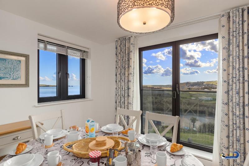 Apartment 8 Waterstone House - Luxury Apartment Sea Views Pet Friendly - image 5