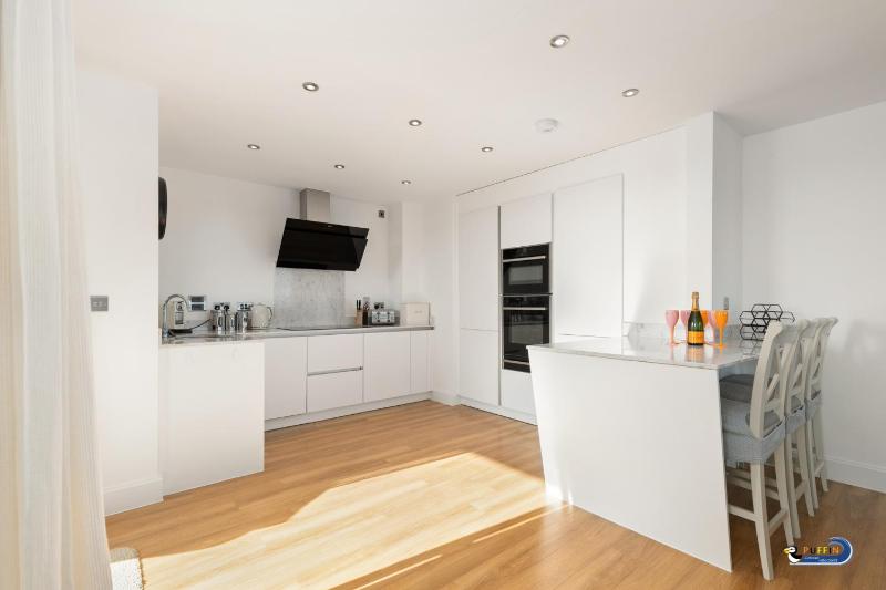 Apartment 8 Waterstone House - Luxury Apartment Sea Views Pet Friendly - image 28