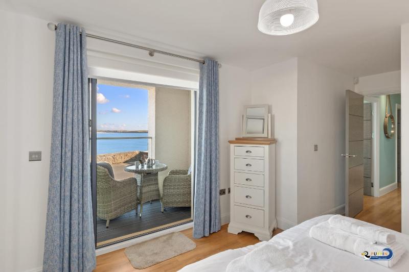 Apartment 8 Waterstone House - Luxury Apartment Sea Views Pet Friendly - image 3