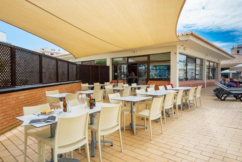 Oceanus Aparthotel - image 2