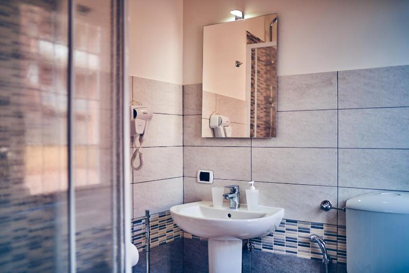Travelershome 7Metri Ciampino GuestHouse - image 3