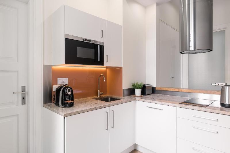 One-Bedroom Apartment - 4/1 Helska Street image 4