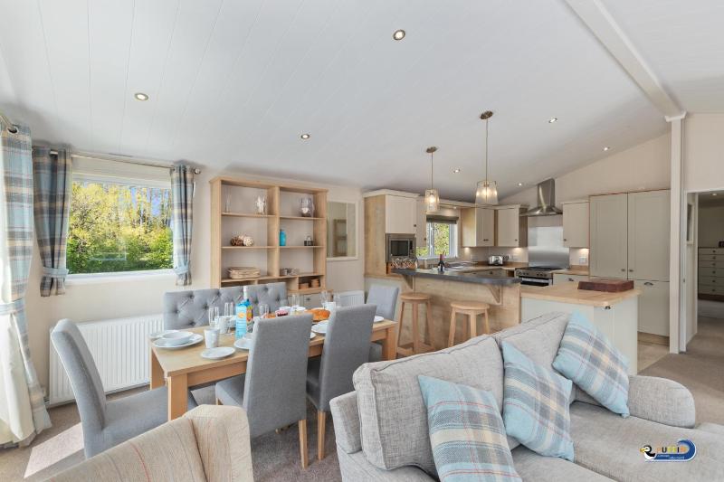 St Mary's View - Luxury Lodge Short Walk to Beach Parking - image 1