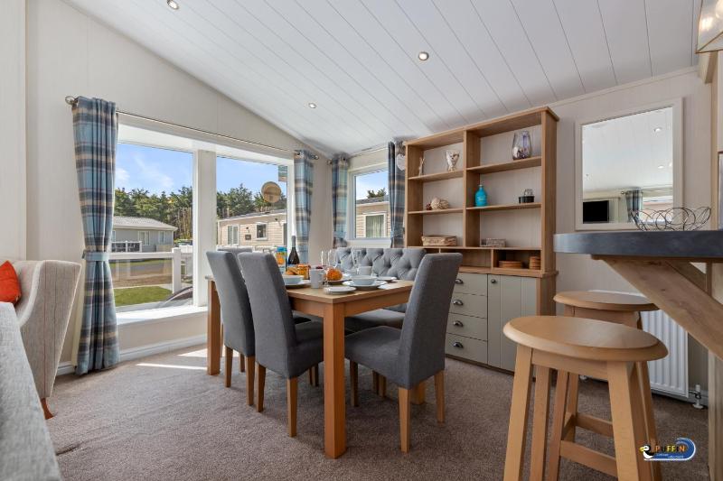 St Mary's View - Luxury Lodge Short Walk to Beach Parking - image 2