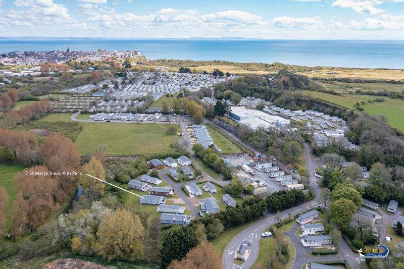 St Mary's View - Luxury Lodge Short Walk to Beach Parking - image 3