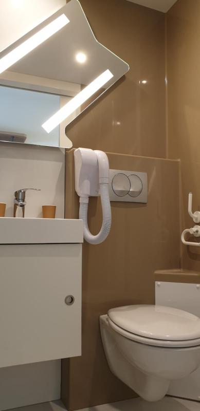 Standard Triple Room with One Double Bed and One Single Bed image 3