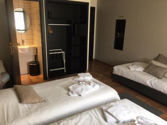 Twin Room Main Building image 4