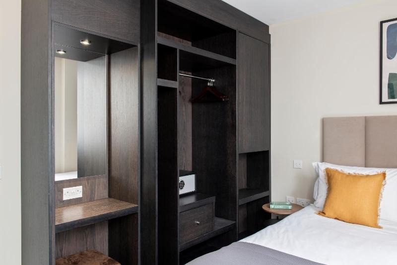 One-Bedroom Apartment image 4