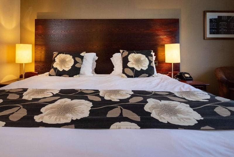 Classic Double Room image 2