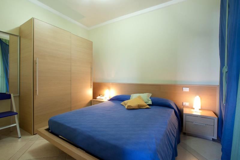 One-Bedroom Apartment with Sea View image 4