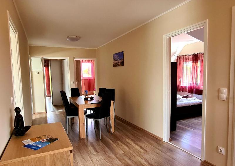 Nap-Hold Apartman Images