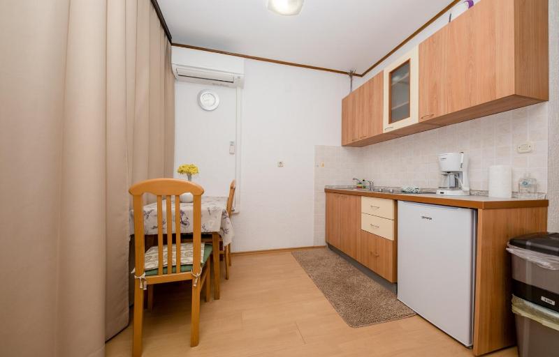Studio Apartment image 4