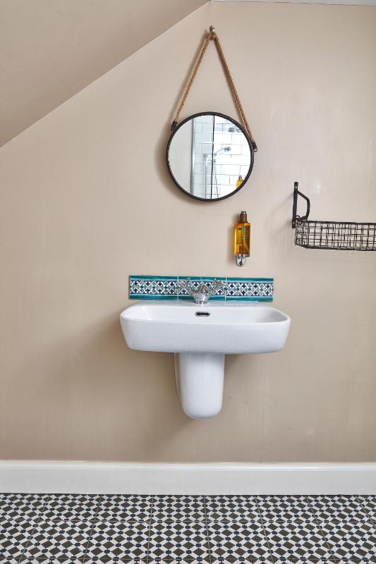 Deluxe Twin Room image 3