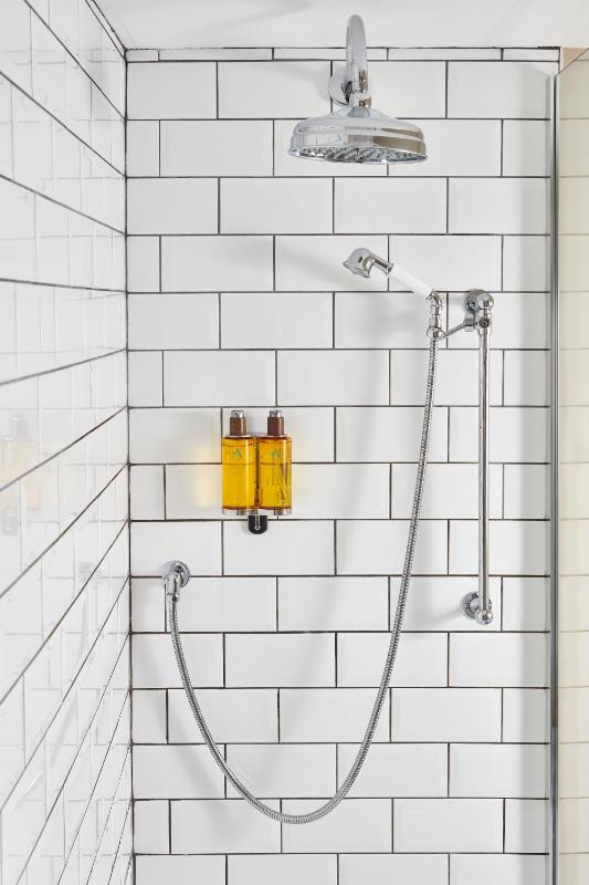 Deluxe Twin Room image 4