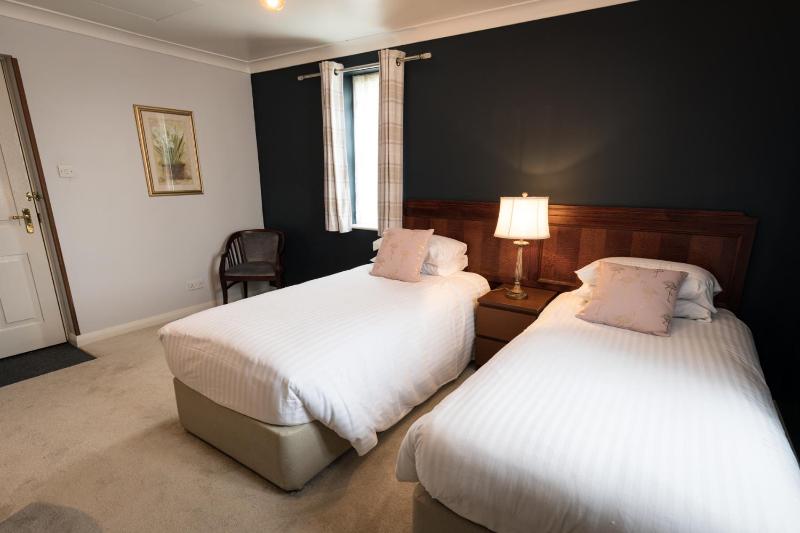 Twin Room with Private Bathroom image 1