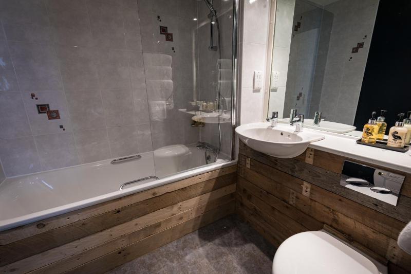 Double Room with Private Bathroom image 3