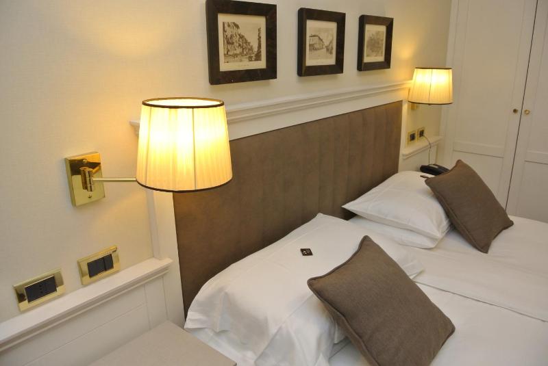 Superior Double or Twin Room with Lake View image 3
