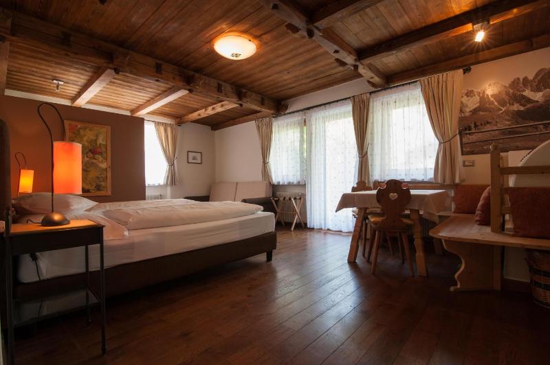 Superior Double Room image 3