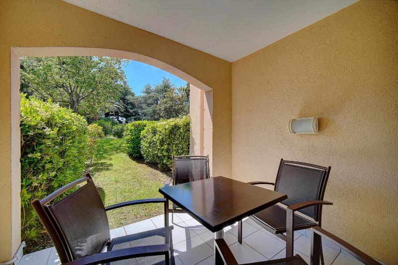 Upstays - 2 Rooms - Renovated - Pool - A C - image 2