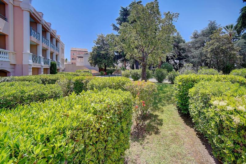 Upstays - 2 Rooms - Renovated - Pool - A C - image 5