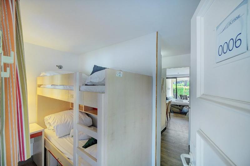 Upstays - 2 Rooms - Renovated - Pool - A C - image 10
