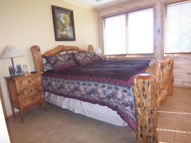 King Room - Non-Smoking image 2